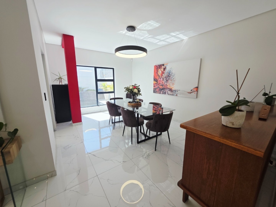 5 Bedroom Property for Sale in Sandown Western Cape